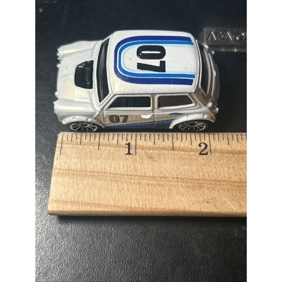 Vintage 2000 Mattel‎ Hot Wheels / White Morris Mini Rally Racing - Picture 8 of 8